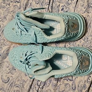 Blue size 12 cross over culture basketball shoes